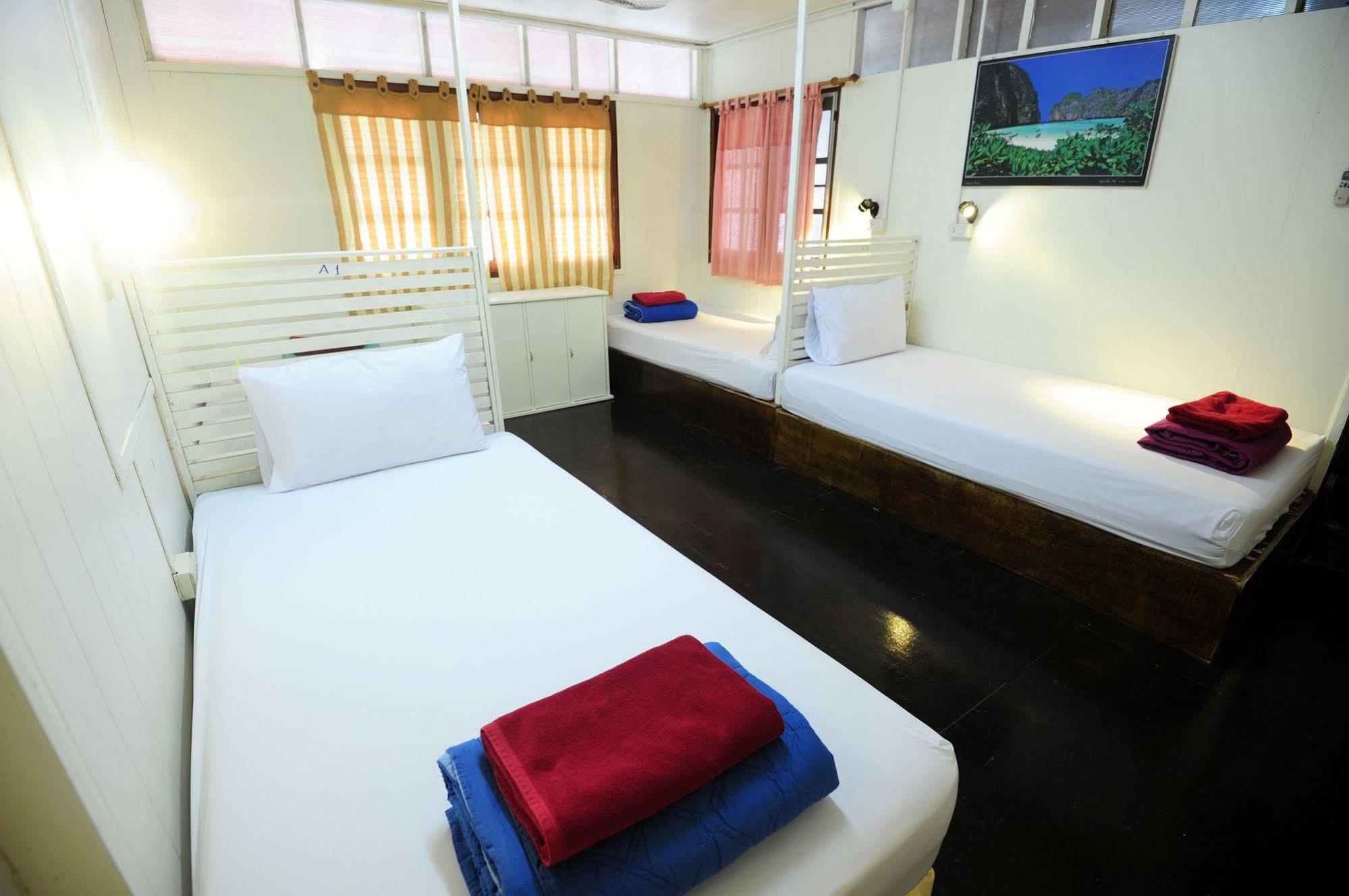 Hostel Pp October House Ko Phi Phi Zewnętrze zdjęcie