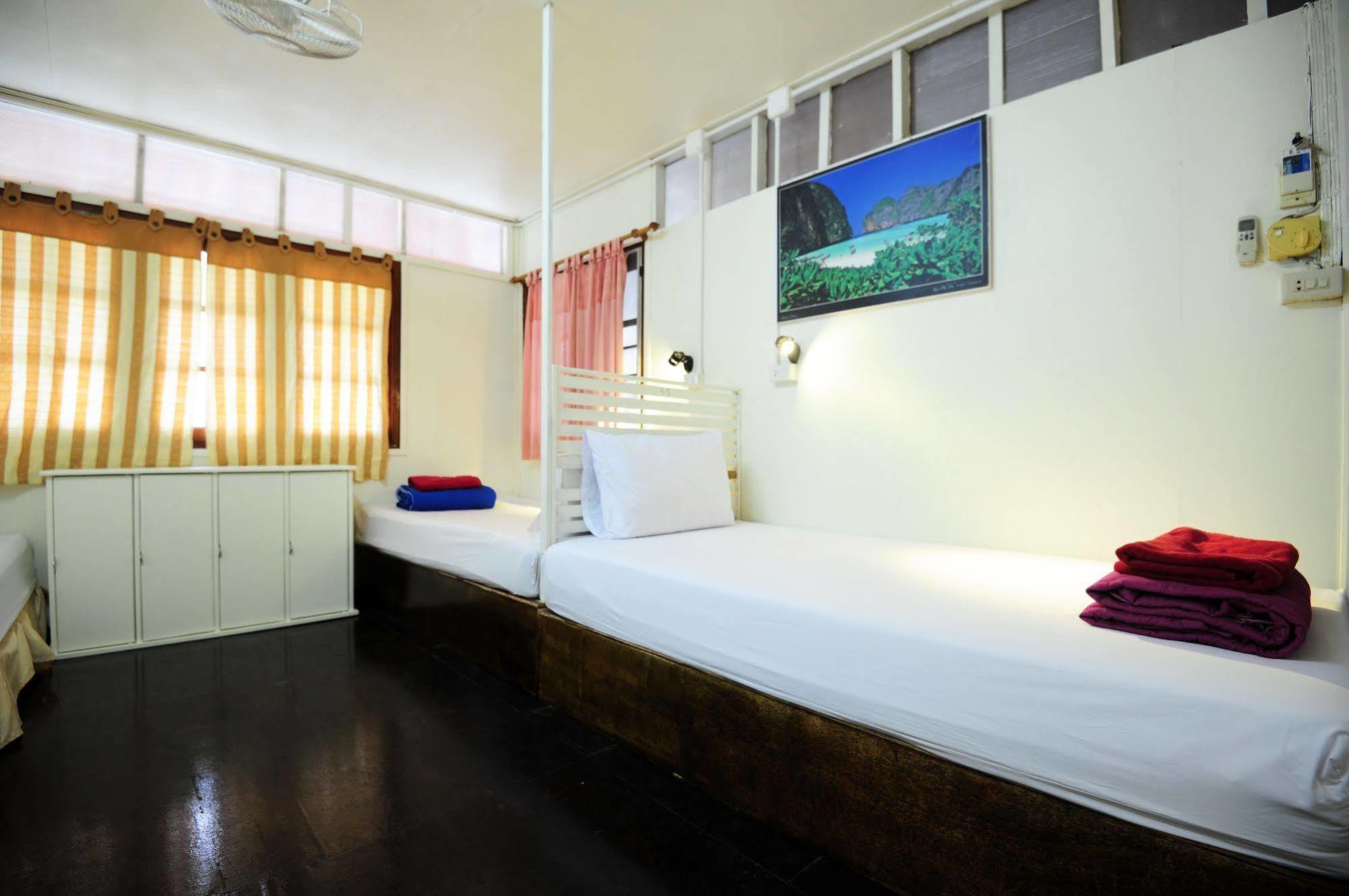 Hostel Pp October House Ko Phi Phi Zewnętrze zdjęcie
