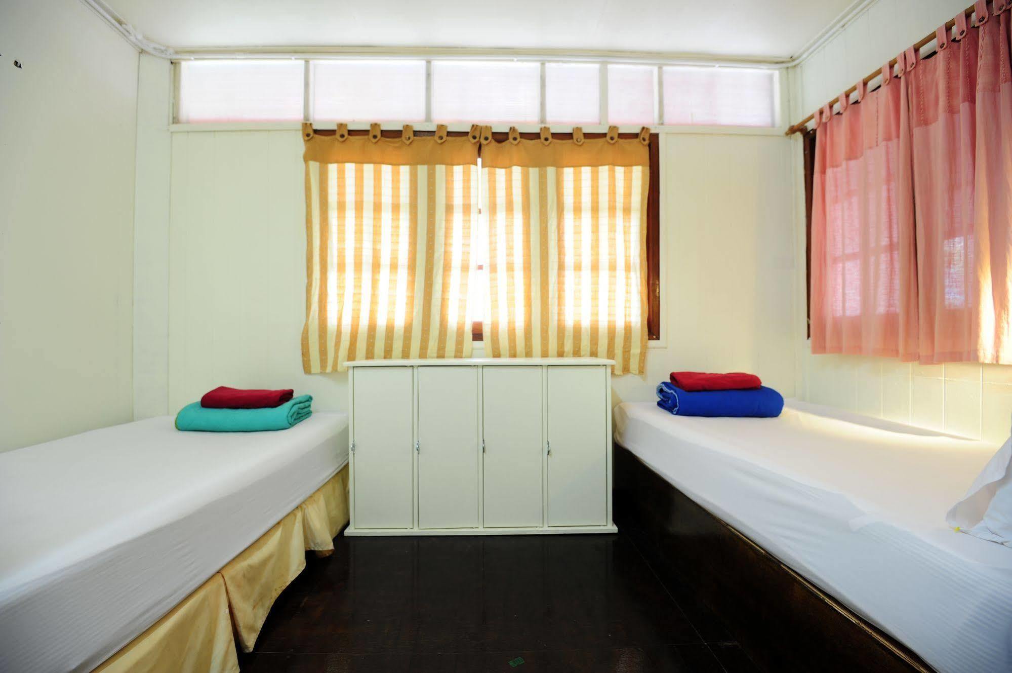 Hostel Pp October House Ko Phi Phi Zewnętrze zdjęcie