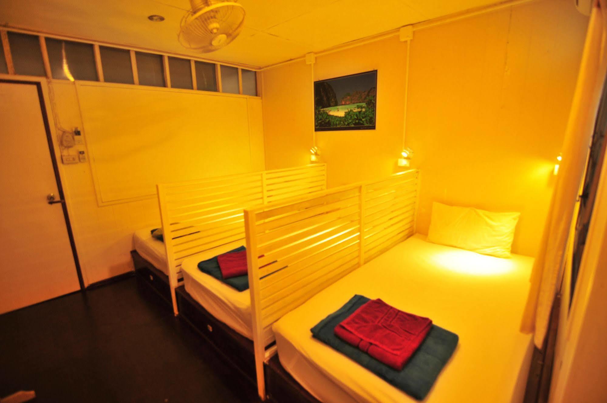 Hostel Pp October House Ko Phi Phi Zewnętrze zdjęcie