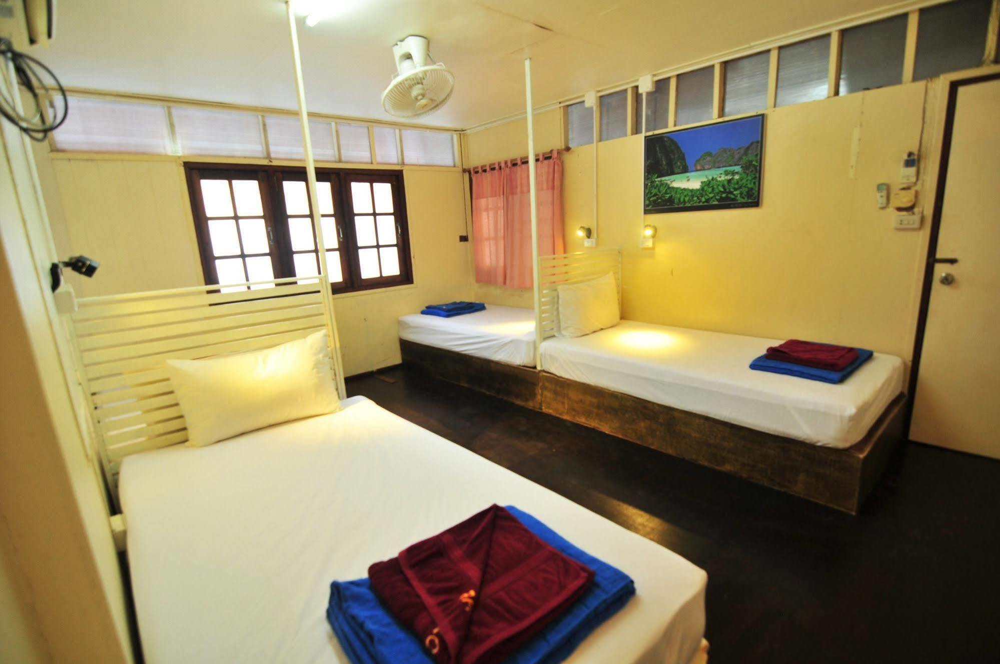 Hostel Pp October House Ko Phi Phi Zewnętrze zdjęcie